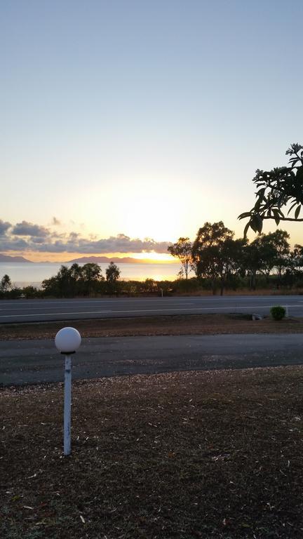 Ocean View Motel Bowen Extérieur photo